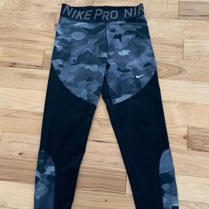 Nike pro compression leggings size Large black and camo design. Ankle length